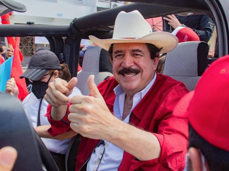 El expresidente de Honduras, Manuel Zelaya Rosales, informó que fue sometido de manera sorpresiva a una intervención quirúrgica para retirar el exceso de líquido que se había acumulado alrededor de su corazón.