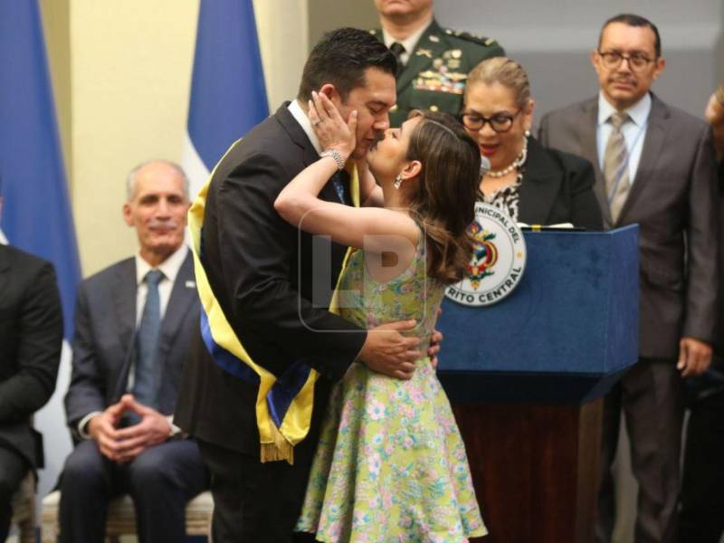 Juan Diego Zelaya asumió este domingo como alcalde del Distrito Central en una ceremonia celebrada en el Museo para la Identidad Nacional (MIN). Zelaya, quien ganó la elección como candidato del Partido Nacional, fue vicealcalde durante la administración de Ricardo Álvarez, y candidato en las elecciones de 2021.