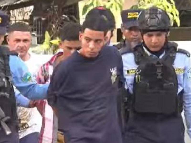 Los detenidos enfrentarán varios cargos, adelantaron autoridades policiales.