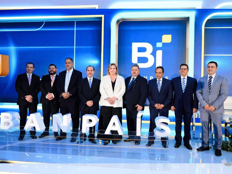 Ejecutivos de Banpaís y Seguros del País anunciaron con orgullo la transformación institucional que refuerza su compromiso con la innovación financiera y el desarrollo sostenible de Honduras.