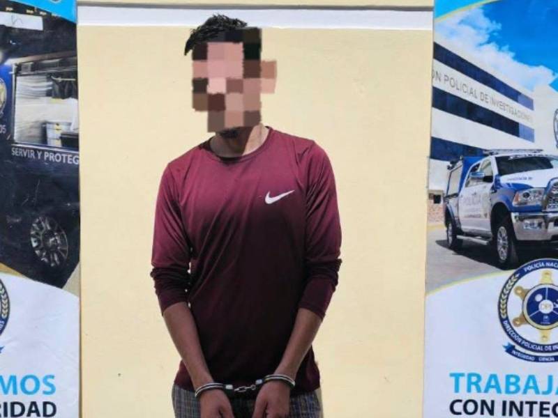 El sospechoso fue requerido mediante una orden de captura emitida el pasado 29 de julio de 2026.