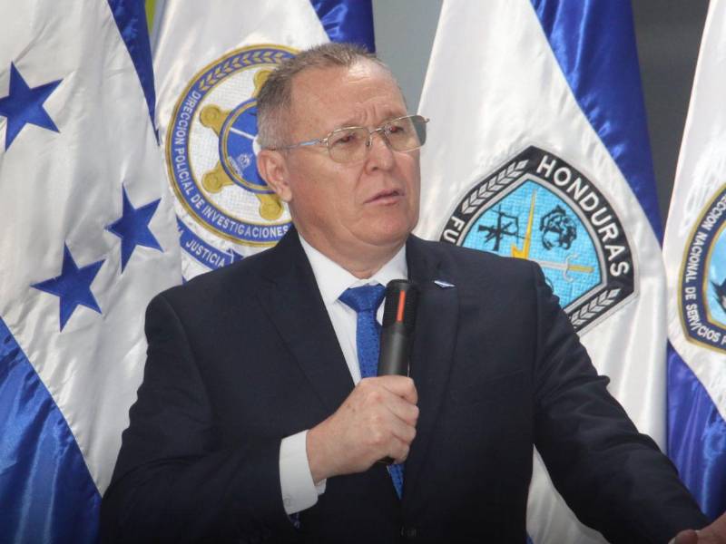 El general de Policía en condición de retiro Gerzon Velásquez en una presentación en la Policía Nacional.