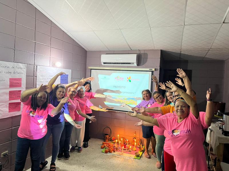 En la organización se realizan actividades simbólicas, resaltando la unión, la libre expresión y la sororidad.