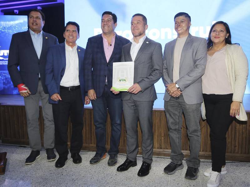 Invitados especiales del gobierno acompañaron el lanzamiento de la iniciativa que busca convertir a Tegucigalpa en una capital digital.
