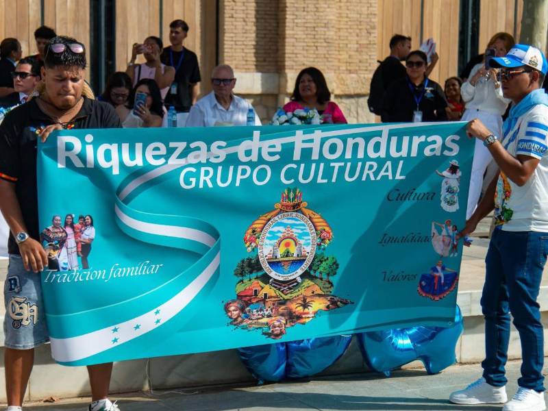 Alrededor de 90 mil hondureños podrían legalizar su situación migratoria en España. El proceso de regularización en España beneficiaría a hondureños que cumplan con criterios como haber ingresado antes de 2026 o haber solicitado asilo. Solo en Valencia hay más de 40,000 compatriotas.