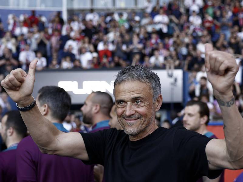 Luis Enrique, celebrando su éxito con el PSG en la Liga francesa.