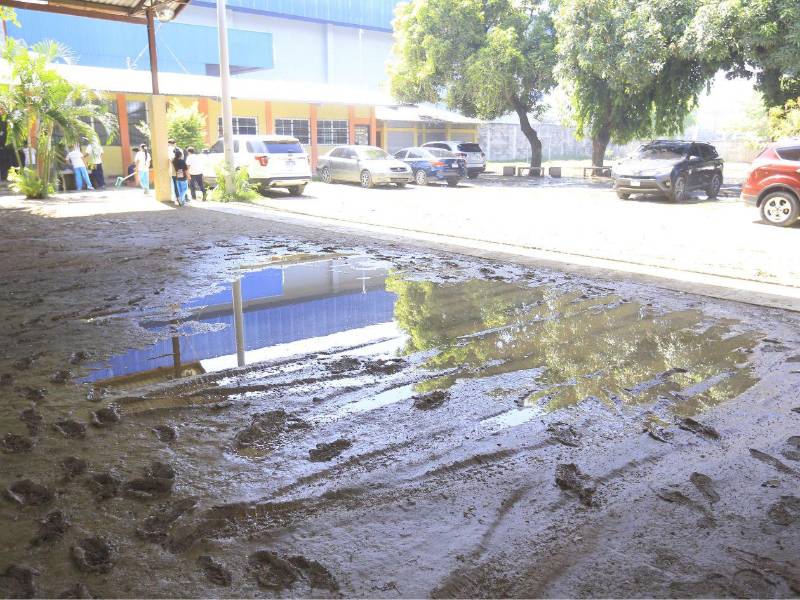 Las lluvias dejan extensas áreas con agua estancada debido a la falta de un sistema de drenaje adecuado