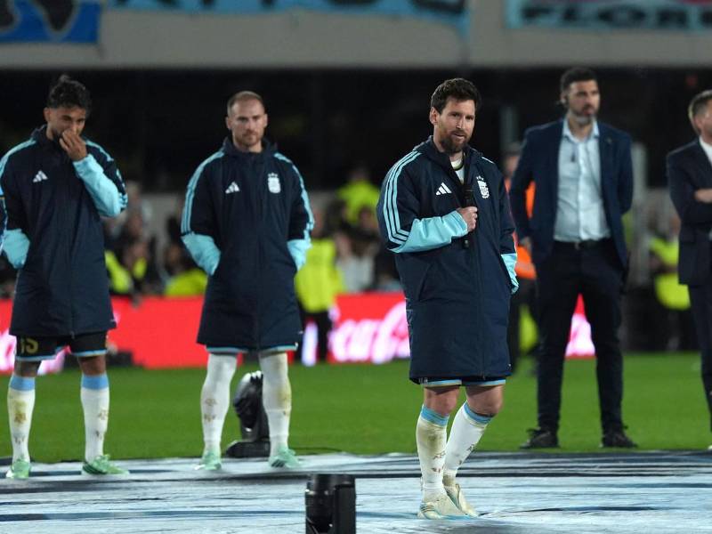Messi habló y dio un largo discurso que fue aplaudido por todos en el Monumental.