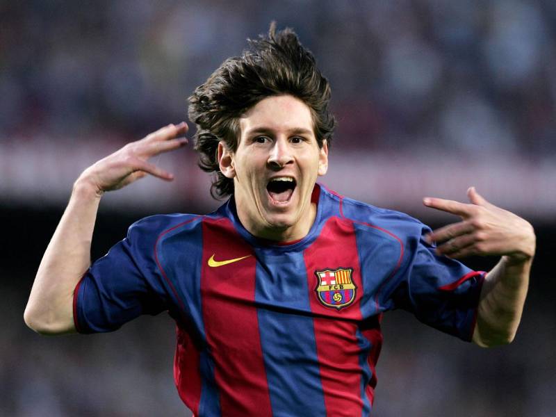 Leo Messi celebrando su primer gol con la camiseta del Barcelona.