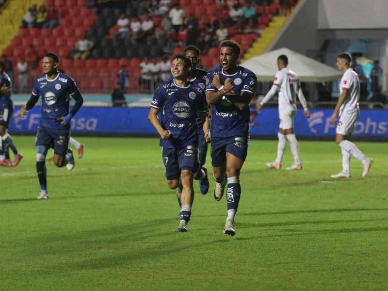 Olimpia y Motagua miden sus fuerzas este domingo en el Estadio Nacional Chelato Uclés.