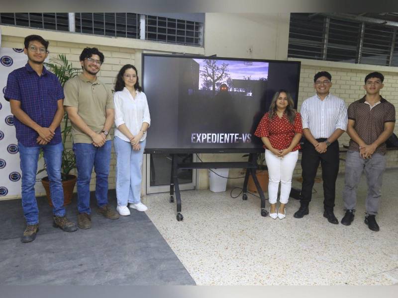 El equipo Umbral reúne sus conocimientos y habilidades para crear cada detalle, cada diseño de escenarios hasta la construcción de una historia que busca conectar con la cultura hondureña a través del videojuego.