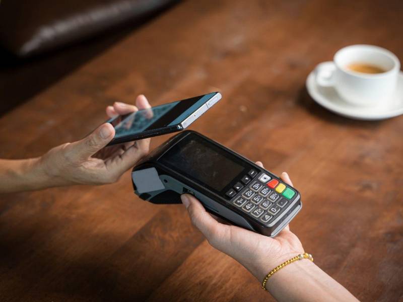 El consumidor hondureño está cada vez más relacionado con los medios electrónicos de pago.