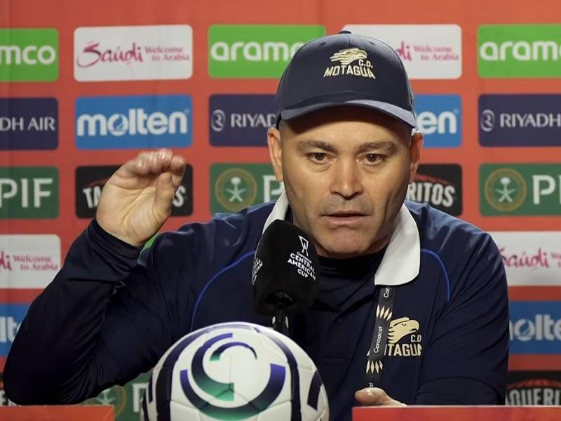 Javier López se enfadó en la conferencia de prensa tras la eliminación del Motagua ante Alajuelense.