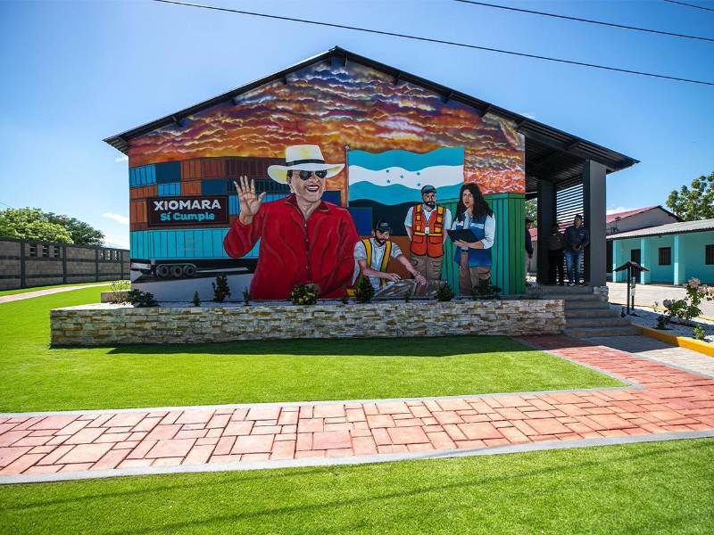 Fachada renovada y áreas que mejoran el entorno y fomentan el bienestar.