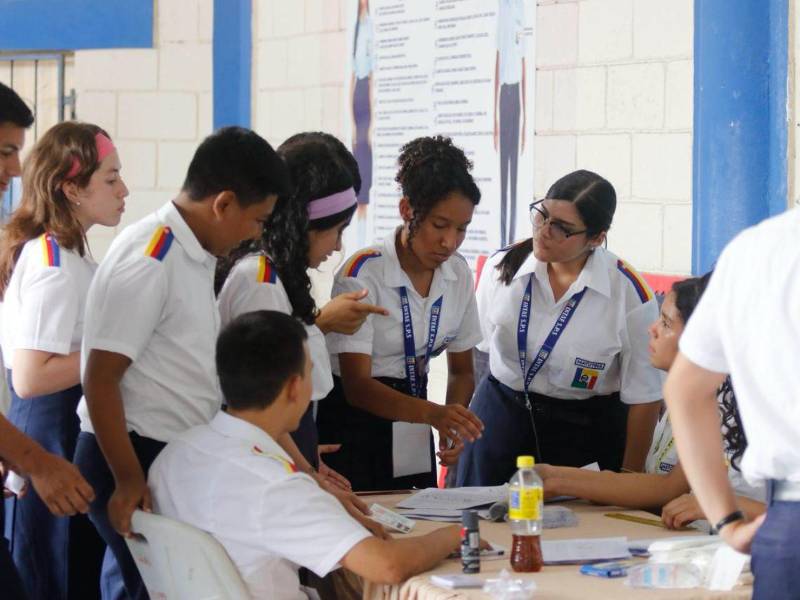 El proceso de llevó a cabo de manera ordenada y participaron estudiantes tanto de la jornda matutina como vespertina.