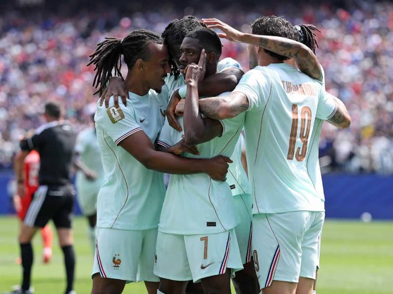 Ousmane Dembélé ha marcado dos goles para Francia contra Noruega.