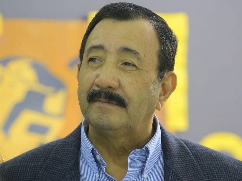 El profesor Nicolás Ochoa, suspendido de su cargo como director del Técnico Alemán por la Dirección Departamental de Educación mientras lleva a cabo una investigación por supuestos cobros irregulares.