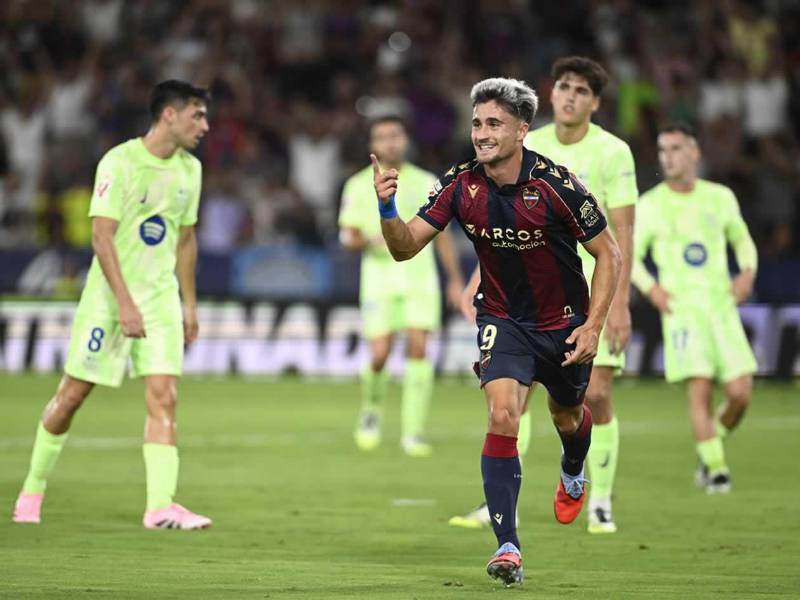 Iván Romero celebrando su gol que puso en ventaja al Levante.