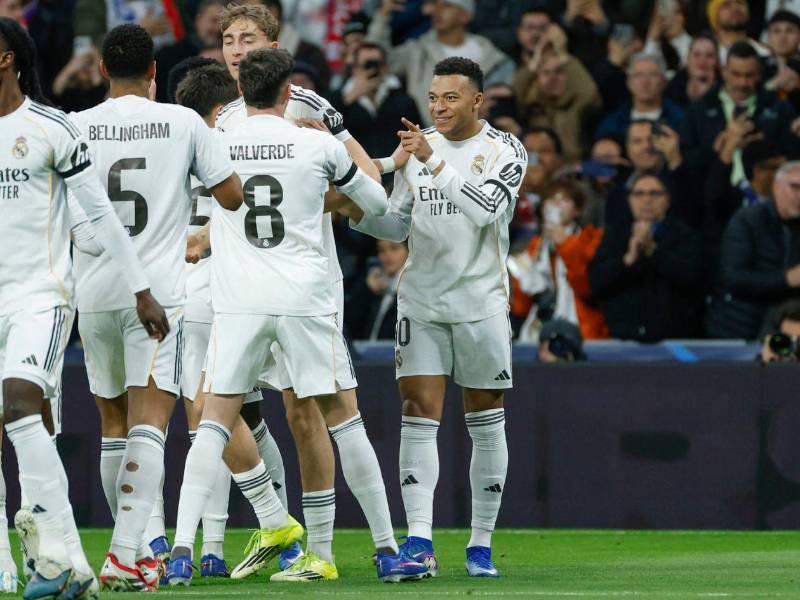 Jugadores del Real Madrid celebrando el gol de Mbappé ante el Mónaco por la Champions League.