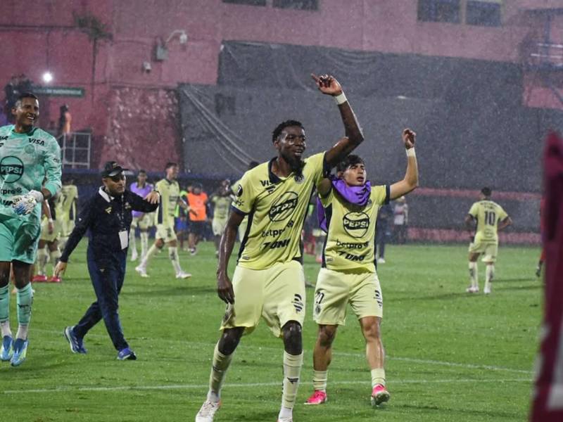 Motagua festejó a lo grande en Guatemala tras conseguir su clasificación a los cuartos de final de la Copa Centroamericana 2026. Sin embargo, pasó algo insólito que opacó la celebración.