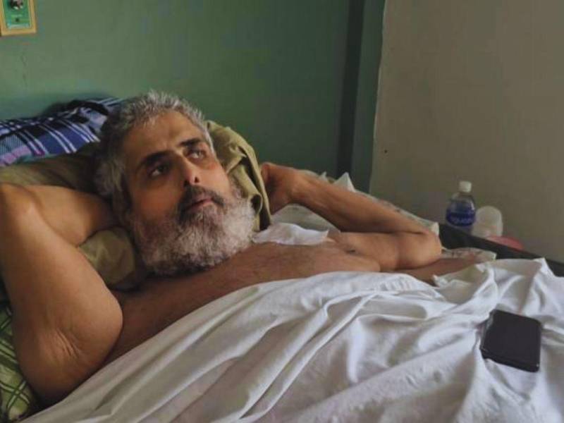 No hay parte humana, no hay derechos humanos, he pedido me ingresen y que me atiendan y me lo negaron, dijo Nasser un día antes de morir en una cama de la sala de varones del hospital Atlántida.