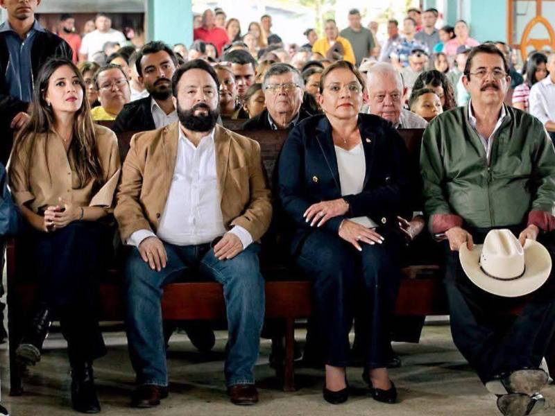 Luis Redondo acompañó el jueves 1 de enero a la presidenta Xiomara Castro y a su familia durante la misa por la celebración patronal de Dulce Nombre de Culmí, en el departamento de Olancho.