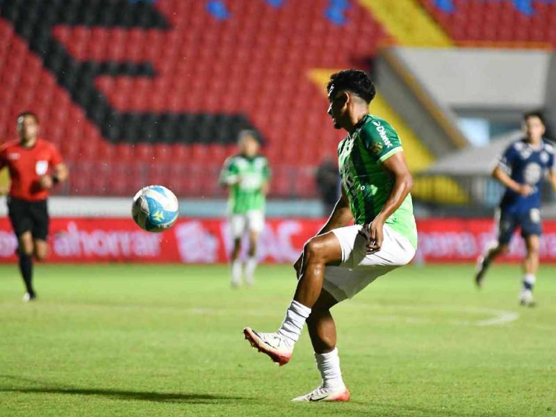 Motagua y Marathón miden sus fuerzas este domingo en el Estadio Nacional de Tegucigalpa.