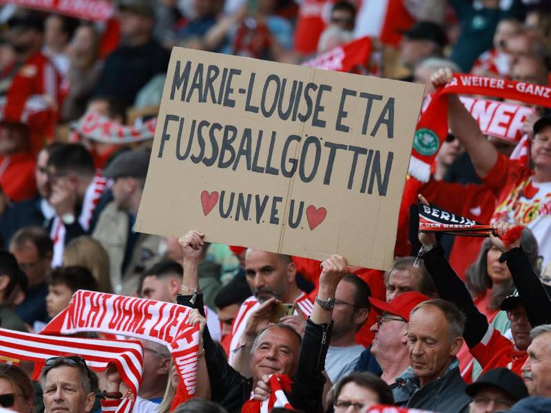 Los aficionados del Unión Berlín le mostraron todo su apoyo a Marie-Louise Eta.