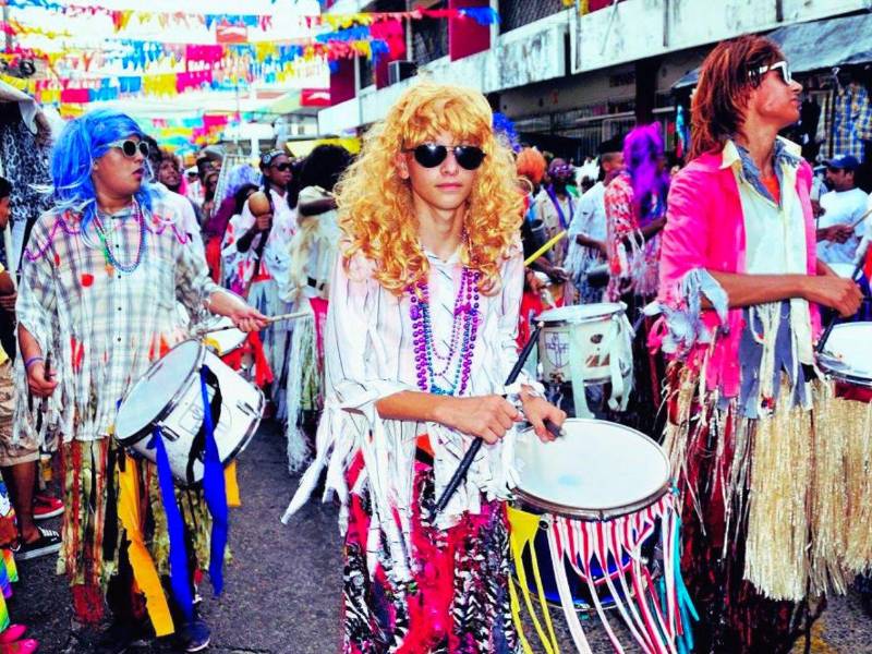 Autoridades municipales de La Ceiba anunciaron que la medida busca reforzar la protección de la niñez durante la noche más concurrida de la Feria Isidra, en medio de la llegada de miles de visitantes, conciertos, desfiles y actividades populares en La Ceiba.
