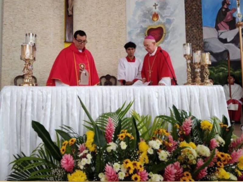 El padre Eduardo es también el encargado de la parroquia Santiago Apóstol en la colonia Luisiana.