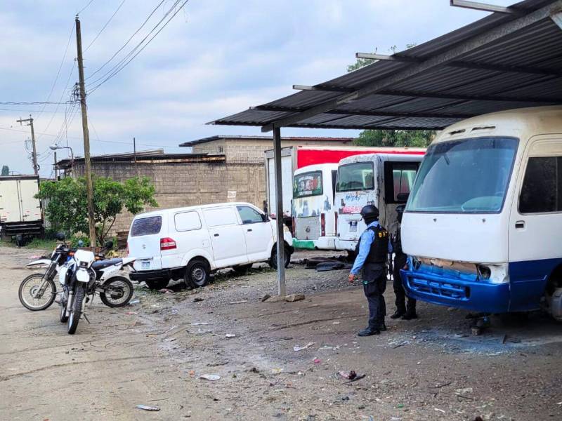 Las autoridades policiales han reforzado los operativos en los puntos de buses del transporte público.