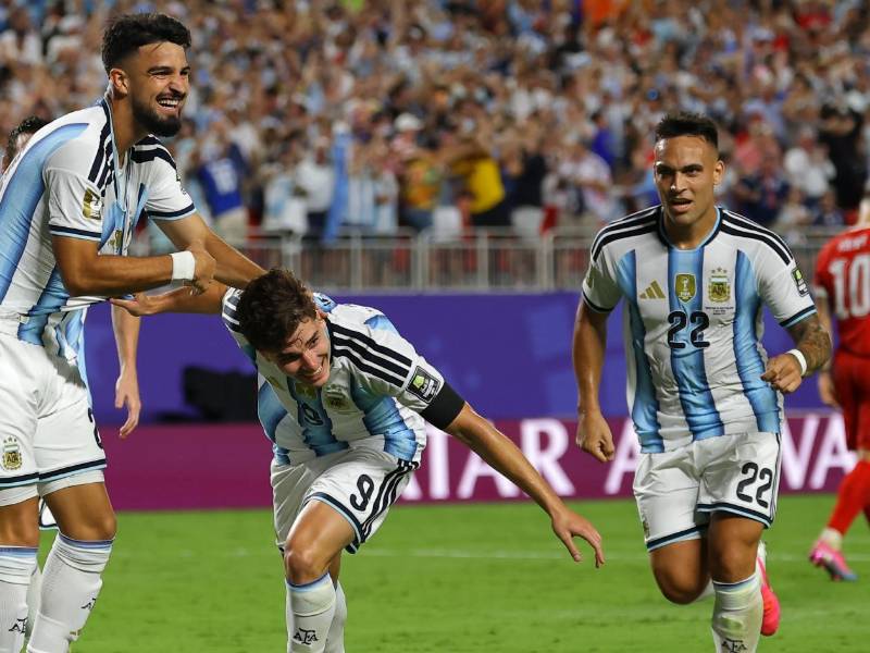 Julián Álvarez y Lautaro Martínez terminaron siendo los héroes de Argentina.