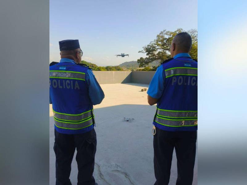 Carlos González, jefe regional de la DNVT, aclaró que los drones no sustituirán a los agentes en las calles, sino que funcionarán como apoyo para mejorar la vigilancia y optimizar el uso de los recursos humanos disponibles.