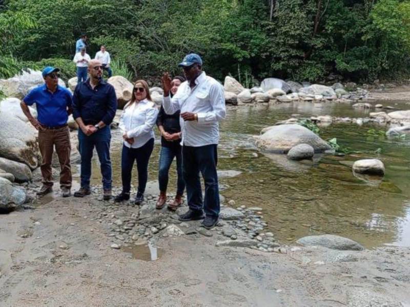 Aníbal Ehrler, ministro de la SIT, realizó un recorrido por el corredor Esmeralda junto a autoridades locales de los municipios de Santa Fe y Balfate, en donde constató la belleza natural de la zona.