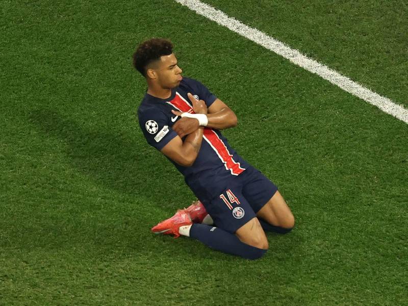 Désiré Doue se despachó con dos goles y una asistencia para hacer historia a sus 19 años. Primer jugador que logra esto.