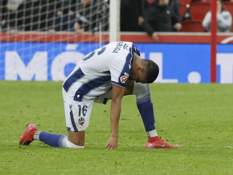 Kervin Arriaga acabó totalmente agotado tras el partido contra el Mallorca.