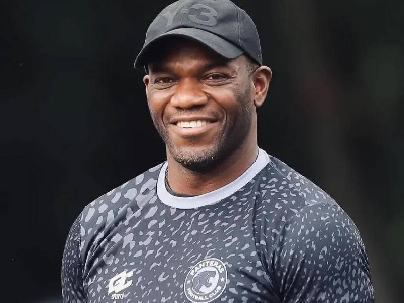 Si hay un jugador que dejó en alto el nombre de Honduras fue Óscar David Suazo. Tras años de su retiro, se mantiene cerca del fútbol, aunque ahora fuera de las canchas.