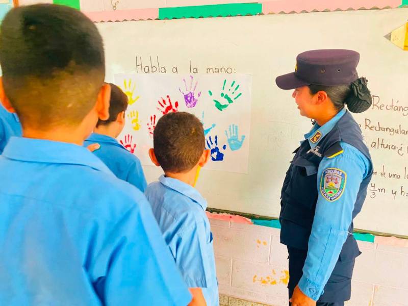 Los estudiantes participan en capacitaciones y actividades recreativas orientadas a fortalecer la convivencia escolar y prevenir la violencia en los centros educativos del Valle de Sula.