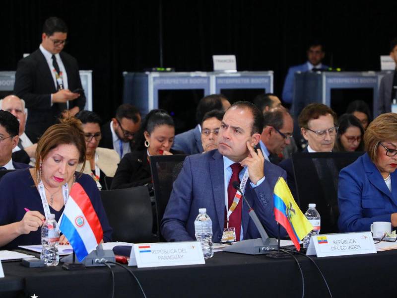 Las representaciones diplomáticas ayer en el Banco Central de Honduras.