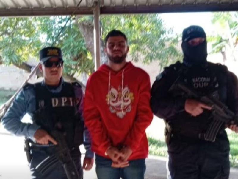 Otro de los detenidos en uno de los allanamientos.