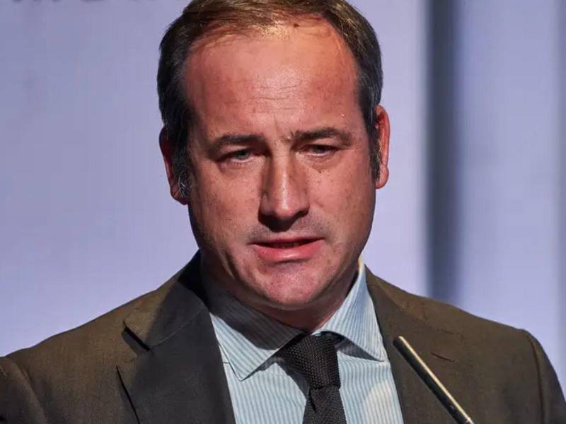 Escribano ha estado destinado anteriormente en las Embajadas de España en Alemania, Marruecos, Filipinas y Polonia.