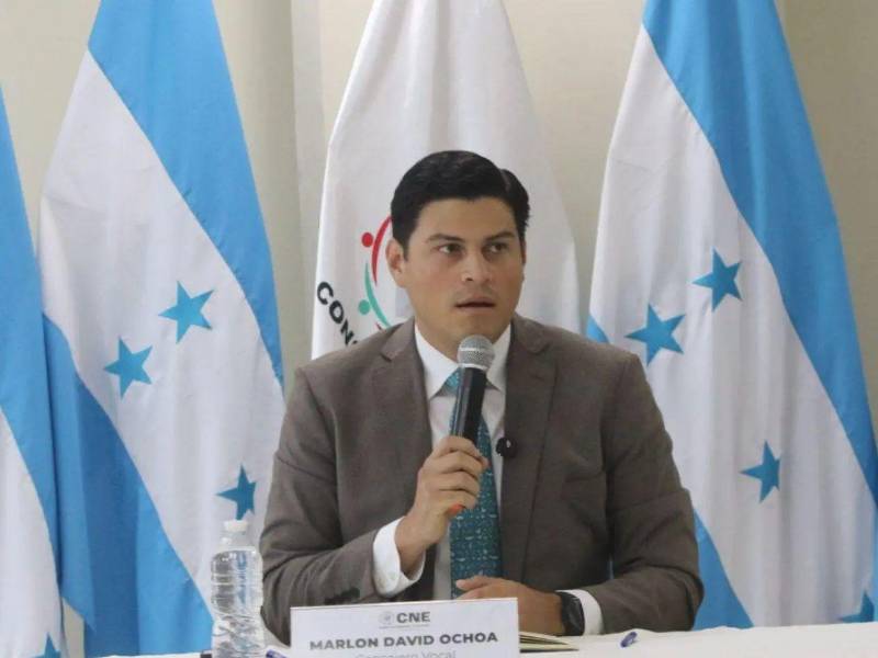 La ley también establece que esta destitución no exime al funcionario de enfrentar responsabilidades adicionales: el Congreso Nacional debe remitir los antecedentes del caso a las autoridades competentes.