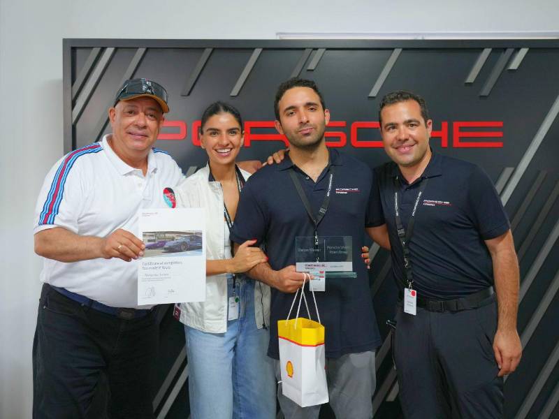 Elena Lama y Fernando Lama participaron como invitados en el Porsche World Road Show, un evento realizado en Guatemala que reunió a más de 350 participantes.