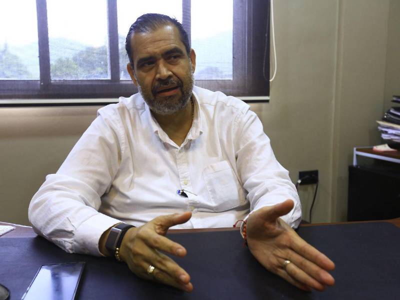 Raúl Cárcamo, presidente de la Cámara de Comercio de El Progreso, pide que se le dé respuesta al municipio con un servicio de salud completo.