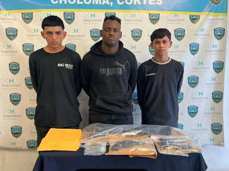 Un operativo policial en dos hoteles del barrio Concepción, en San Pedro Sula, dejó como resultado la captura de tres presuntos integrantes de la banda criminal conocida como El Negro, señalados de participar en varios delitos violentos. Aquí los detalles.