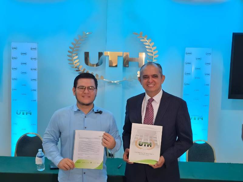 Ministro de Trabajo Wilmer Fernández y Rector de UTH Dr. Javier Mejía.