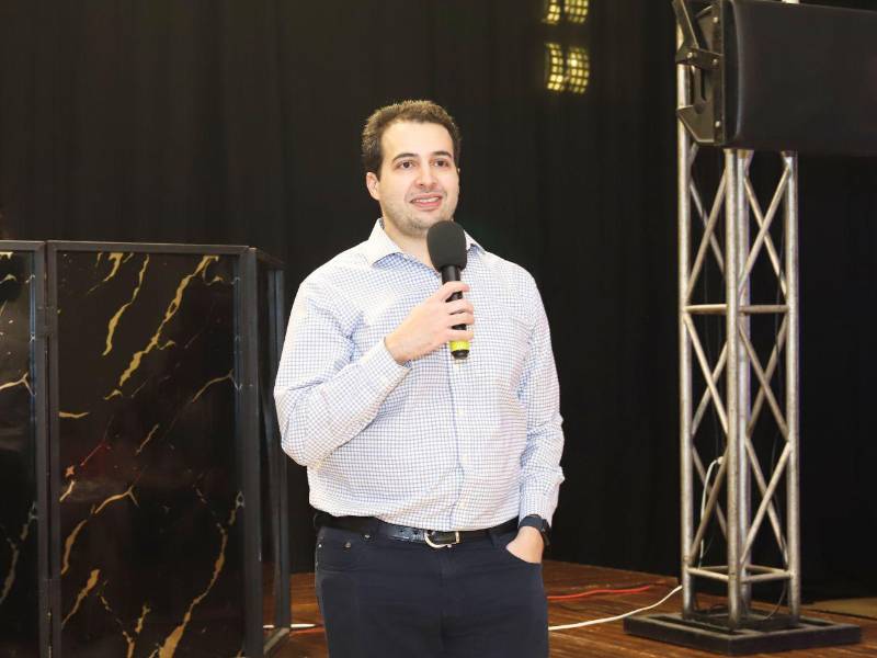 Jorge Andrés Canahuati, gerente general, brindó las palabras de bienvenida a los colaboradores de Laboratorios Finlay.