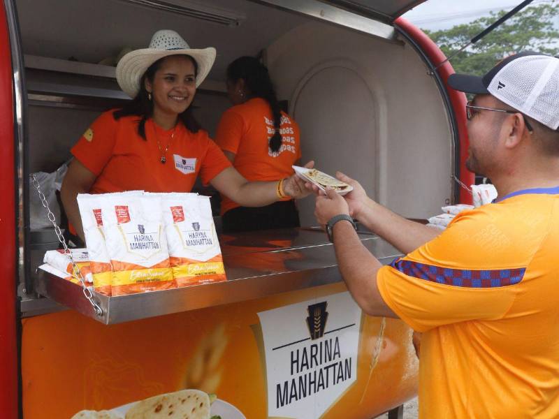 Como parte de las actividades de Harina Manhattan en el Campo Agas, las personas disfrutaron de deliciosas baleadas.
