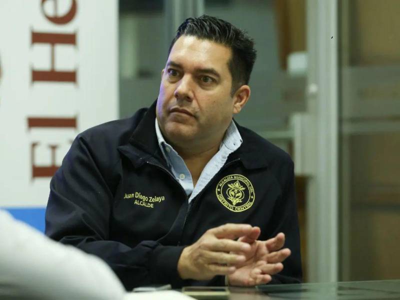 El alcalde del Distrito Central, Juan Diego Zelaya, durante una entrevista.