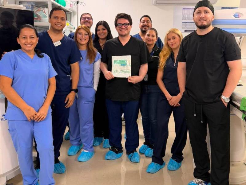Parte del equipo del hospital Mario Rivas que participó en el procedimiento.